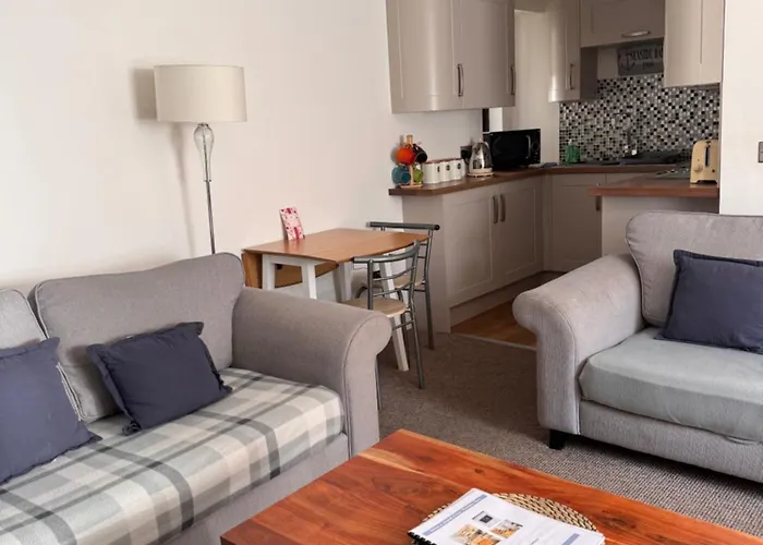 Seaforth Cottage -Dog Friendly, Historical Fishertown, Central Location